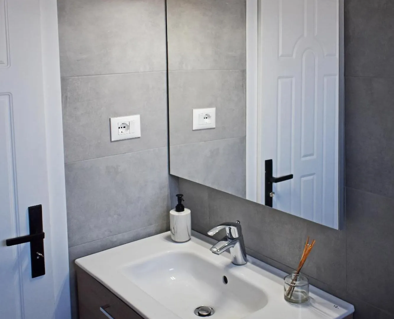 Fit Five Apartment Tirana 0*,  Albania